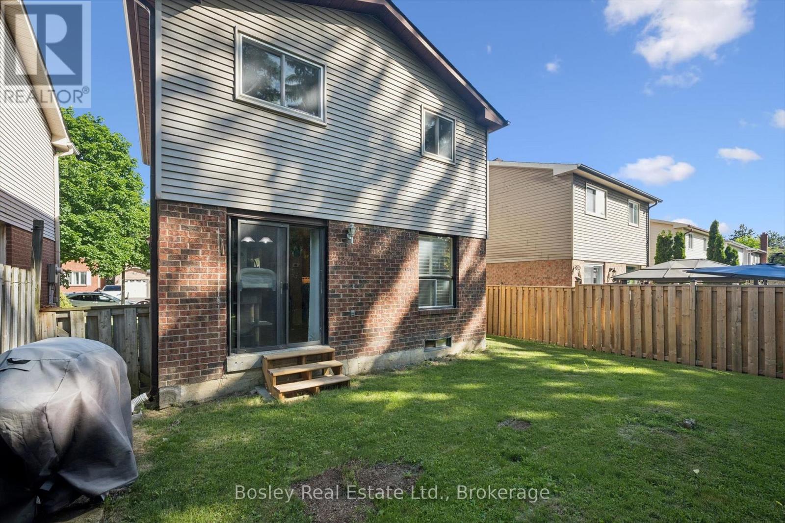 84 CASSANDER CRESCENT - 33