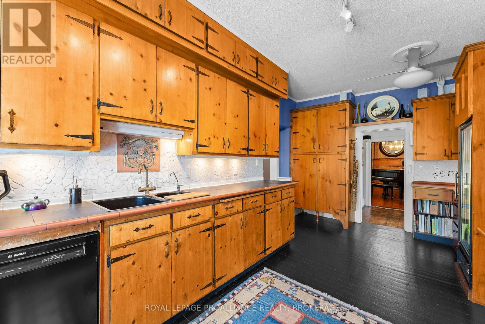1863 SYDENHAM ROAD - 9