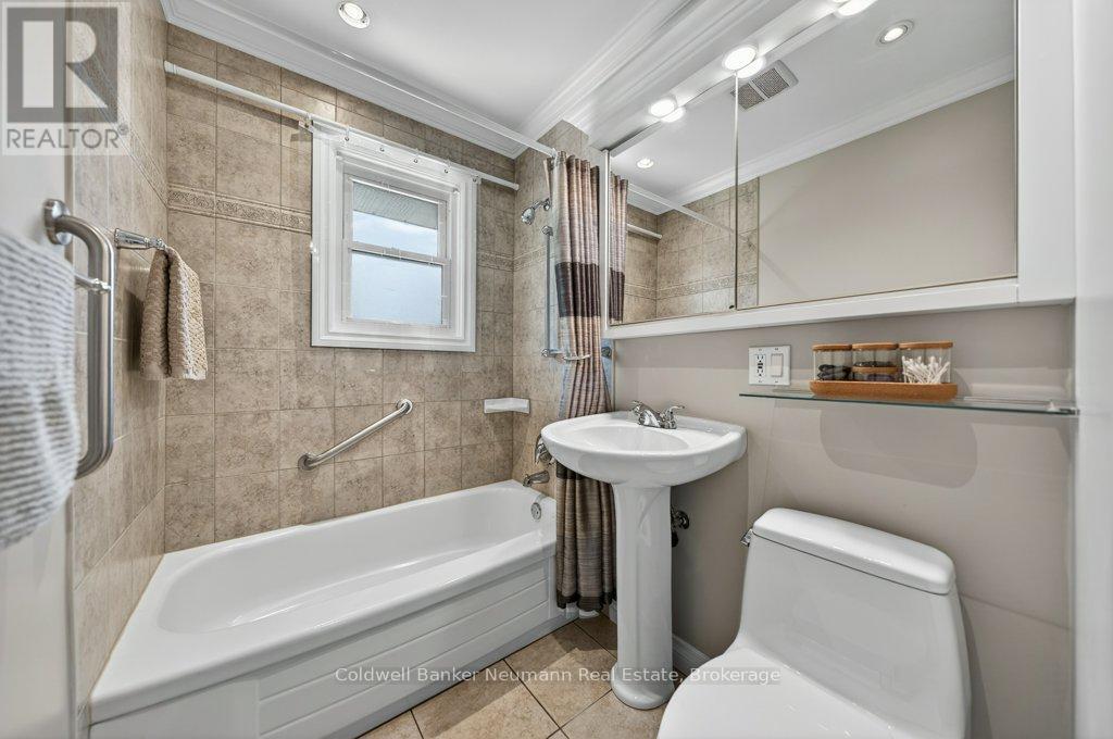 29 DELMAR BOULEVARD - 23