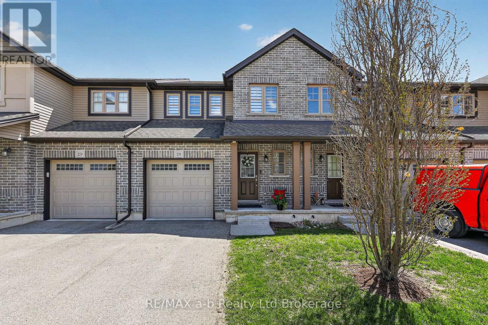 #28 175 INGERSOLL STREET N - 1