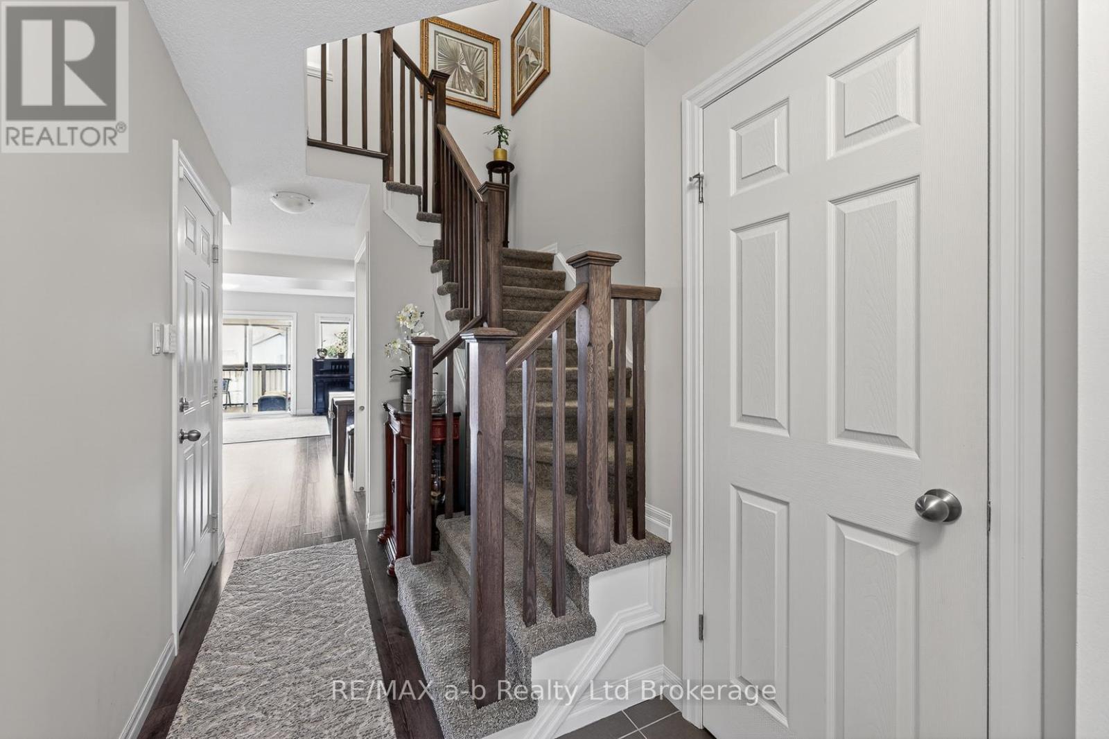 #28 175 INGERSOLL STREET N - 11