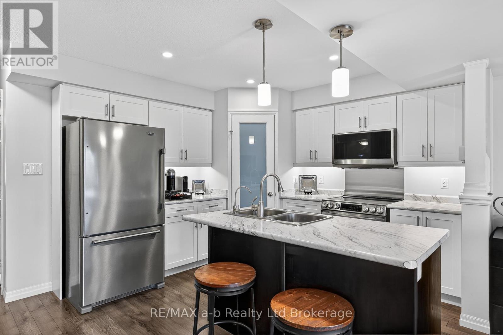 #28 175 INGERSOLL STREET N - 13