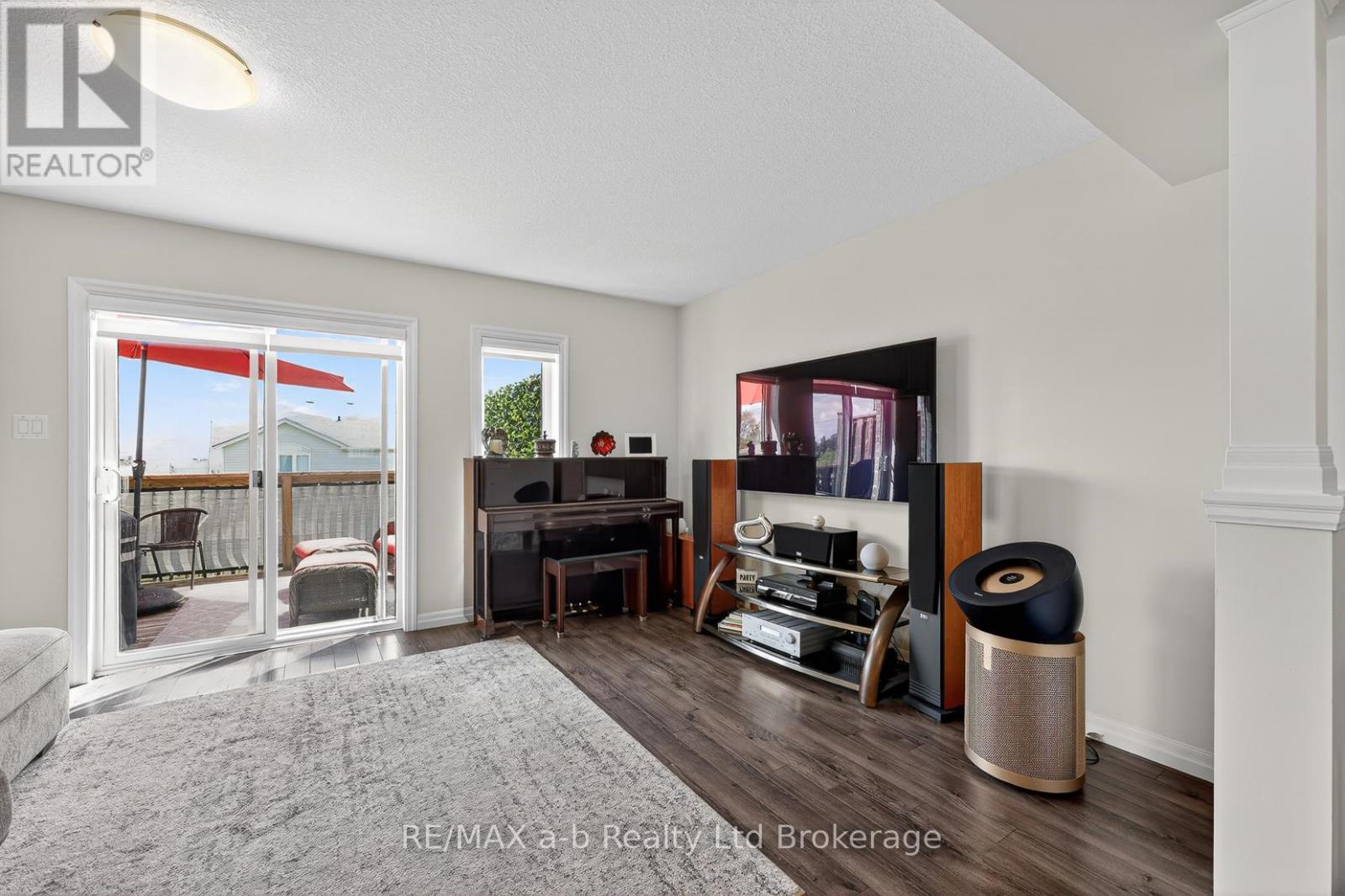 #28 175 INGERSOLL STREET N - 19