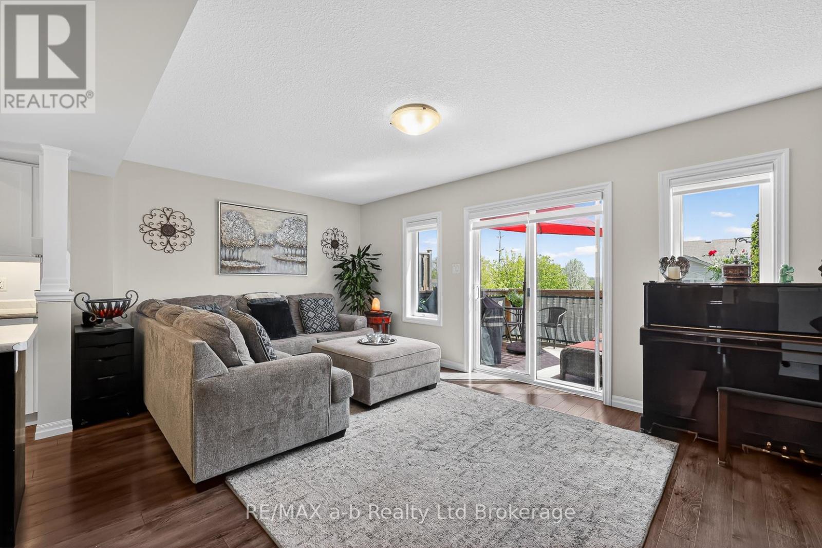 #28 175 INGERSOLL STREET N - 20