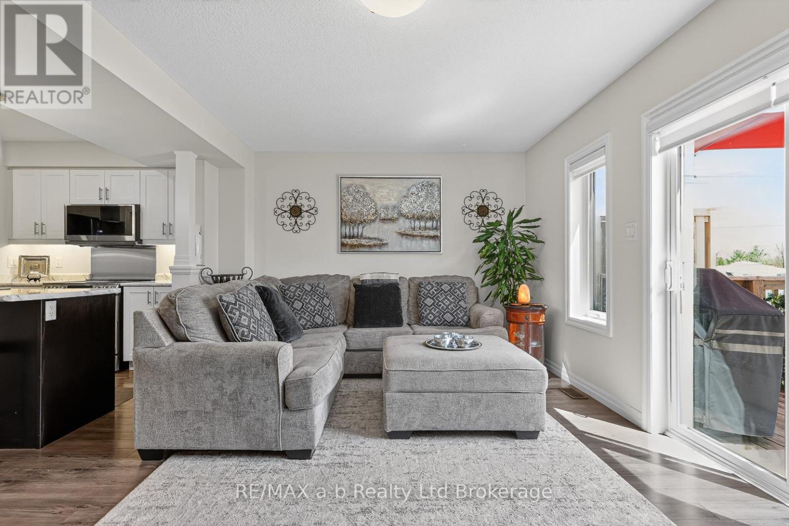#28 175 INGERSOLL STREET N - 22