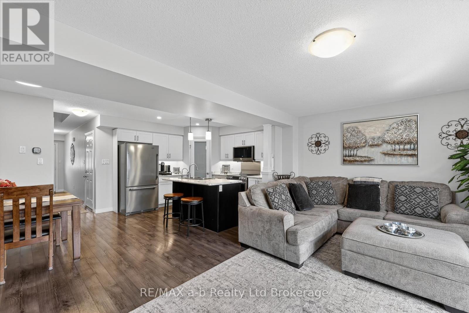 #28 175 INGERSOLL STREET N - 23
