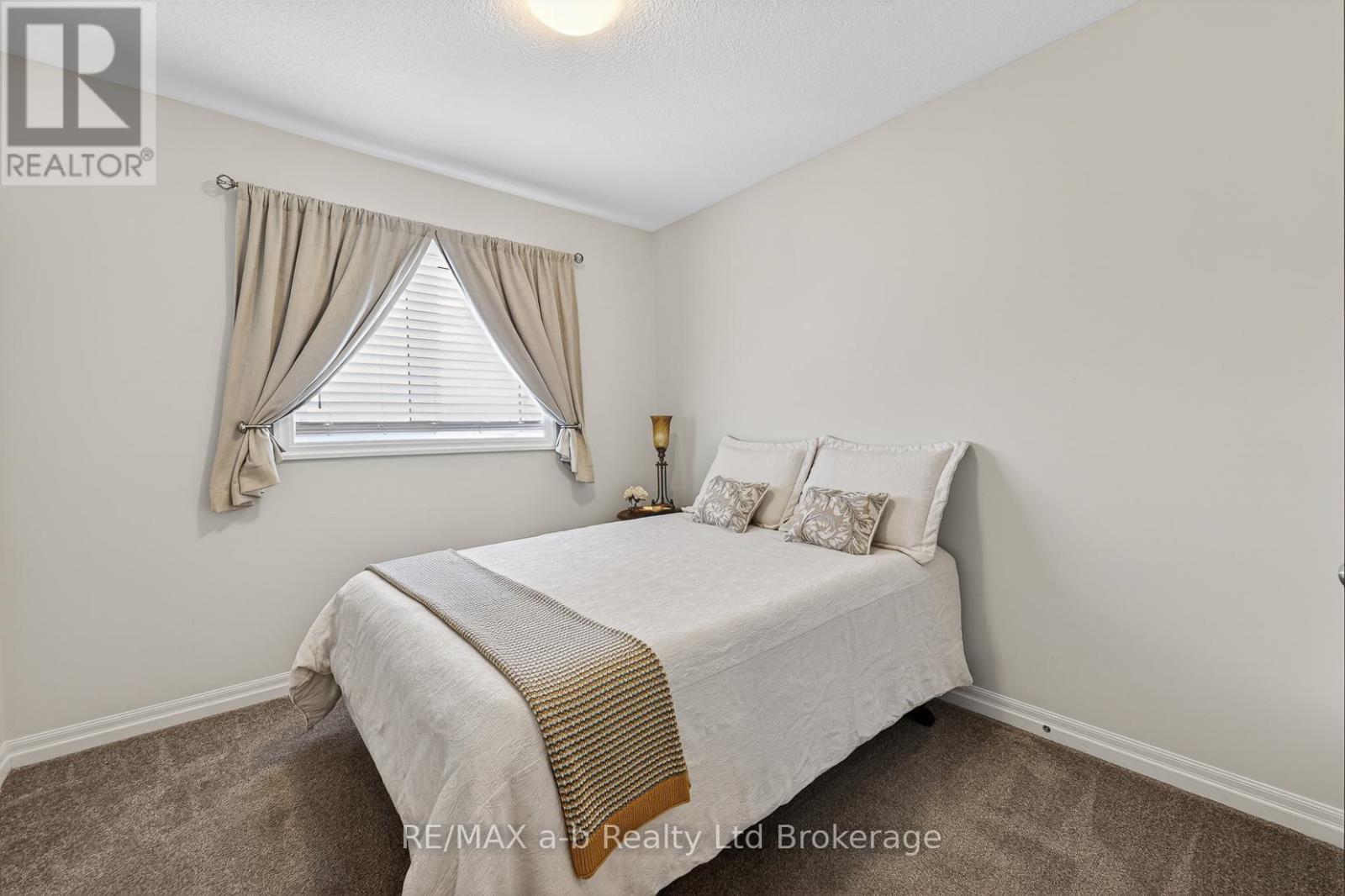 #28 175 INGERSOLL STREET N - 29