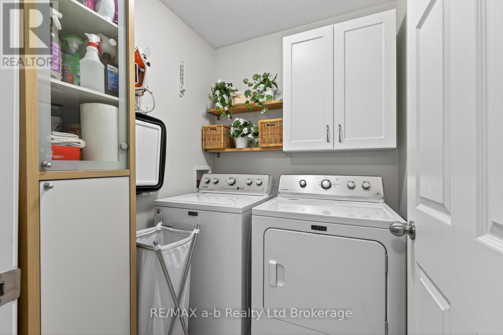 #28 175 INGERSOLL STREET N - 30