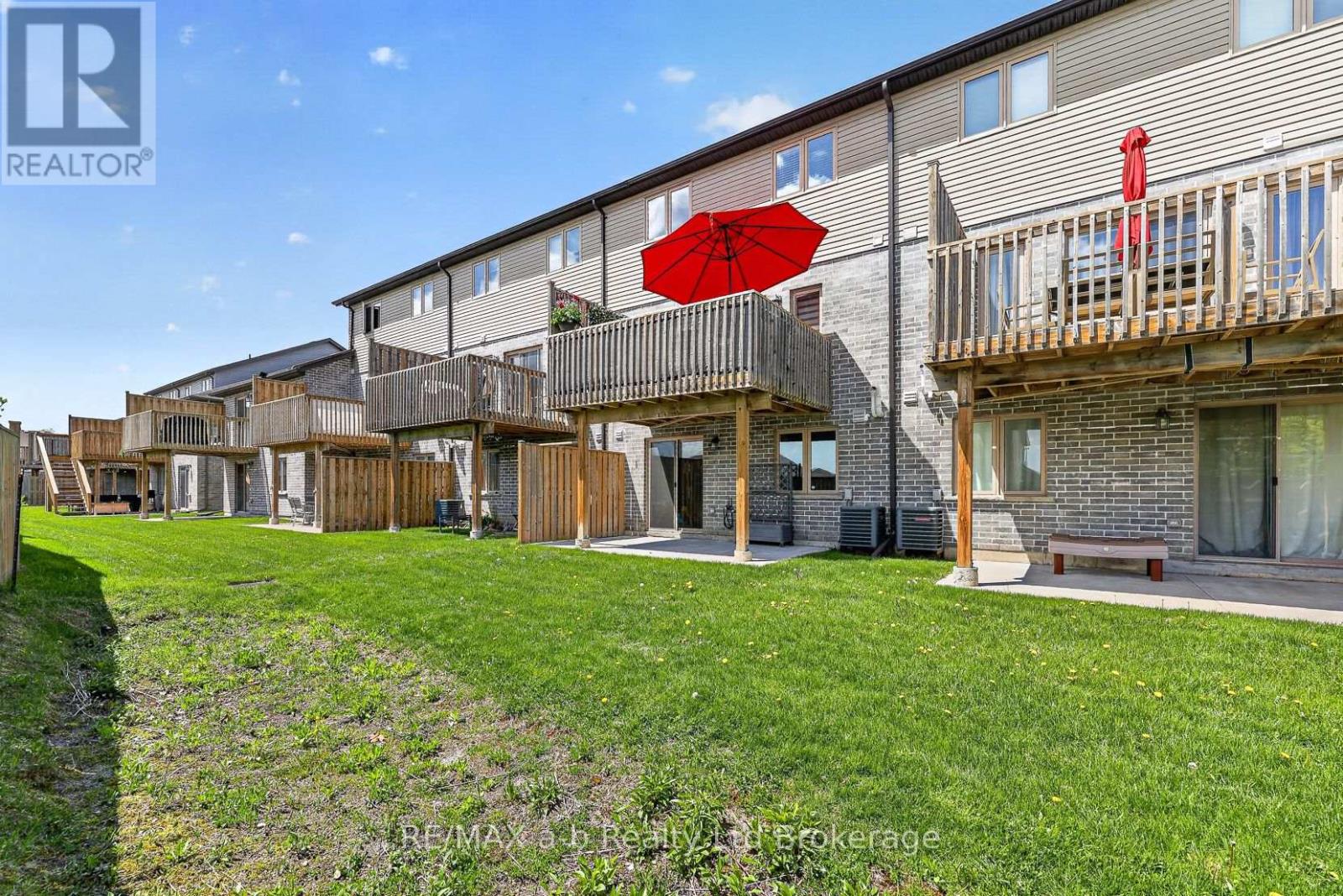 #28 175 INGERSOLL STREET N - 4
