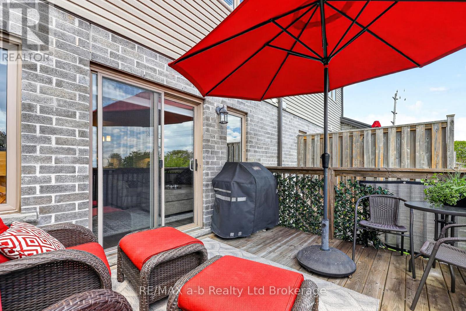 #28 175 INGERSOLL STREET N - 9