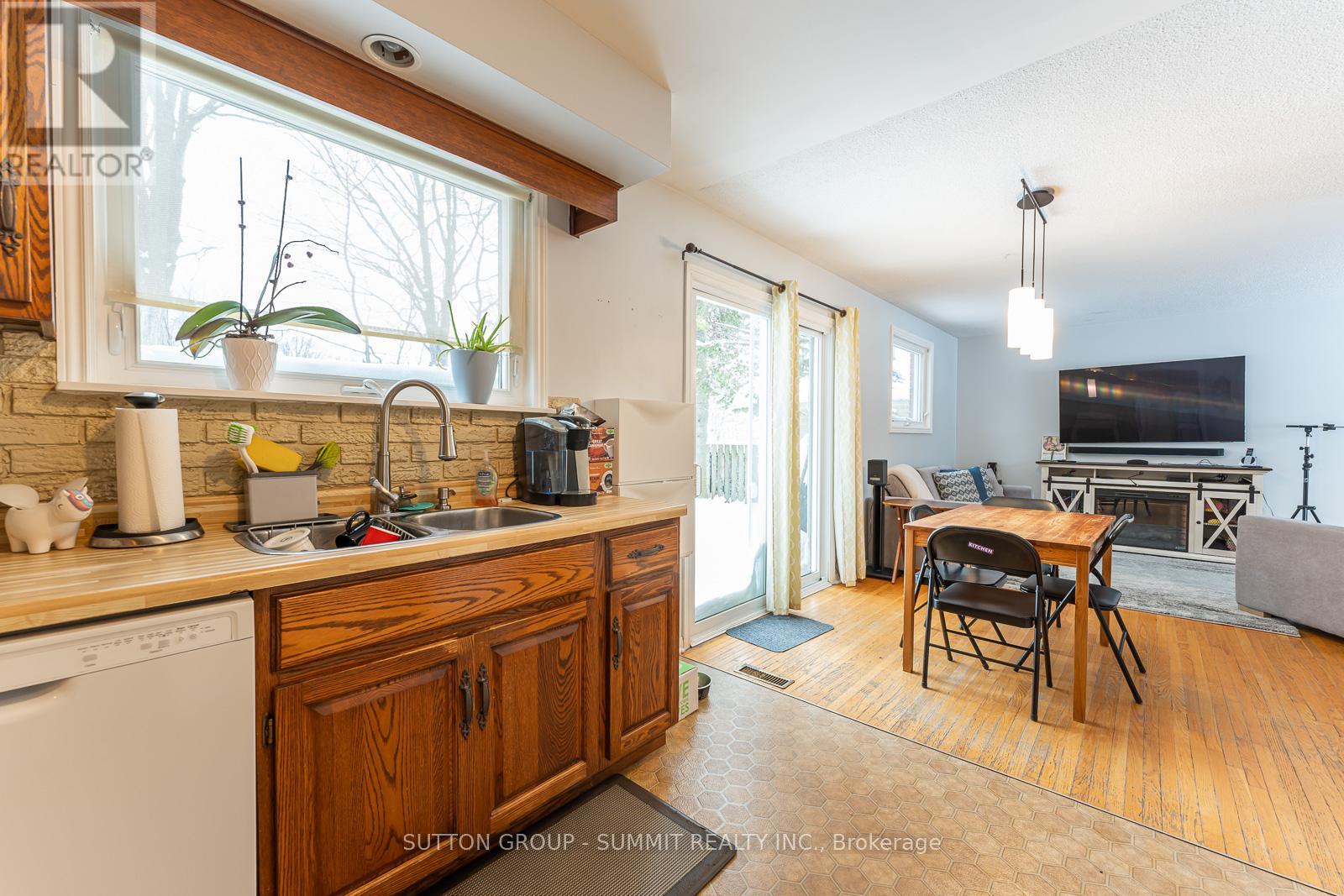 206 6TH AVENUE E - 11
