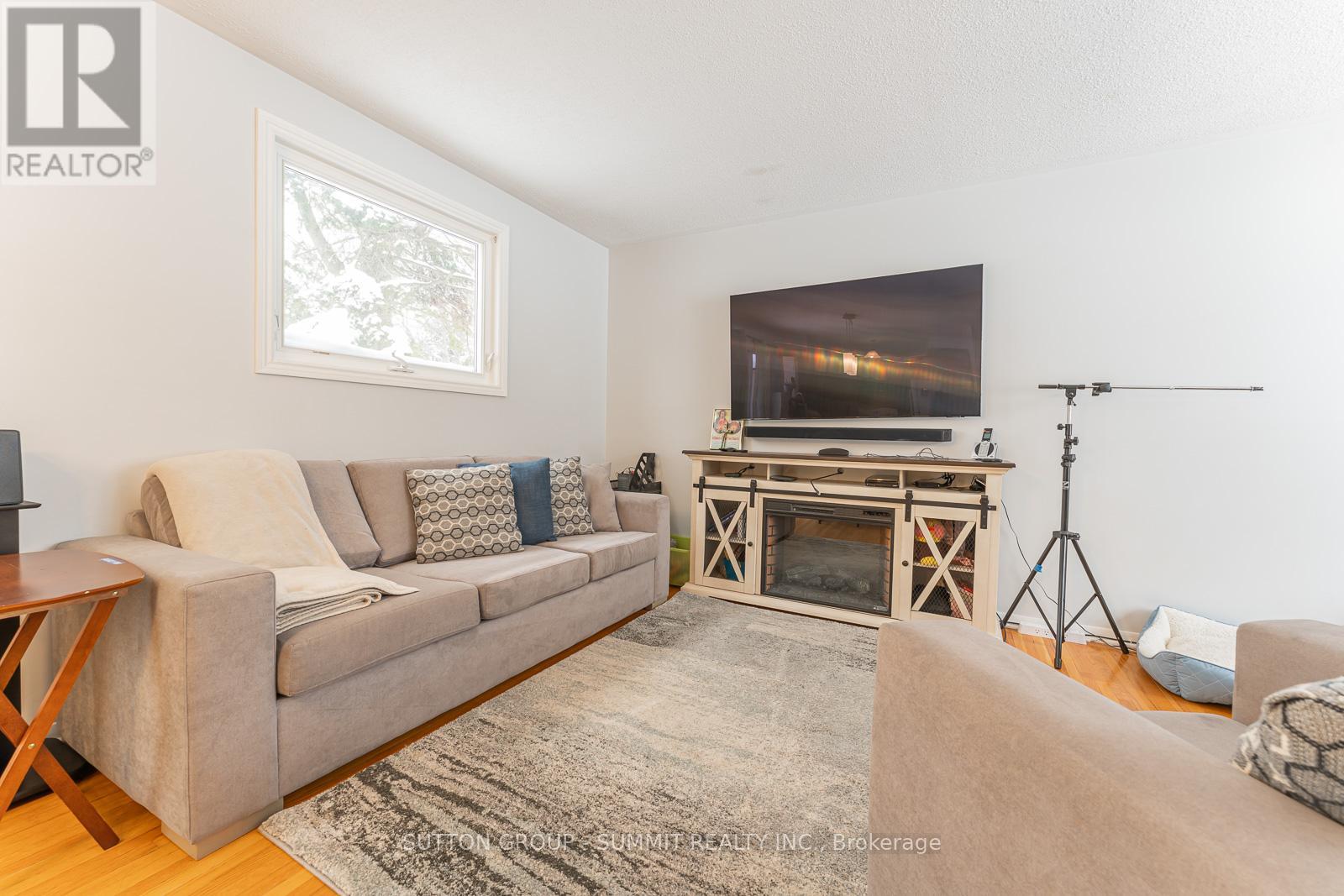 206 6TH AVENUE E - 12