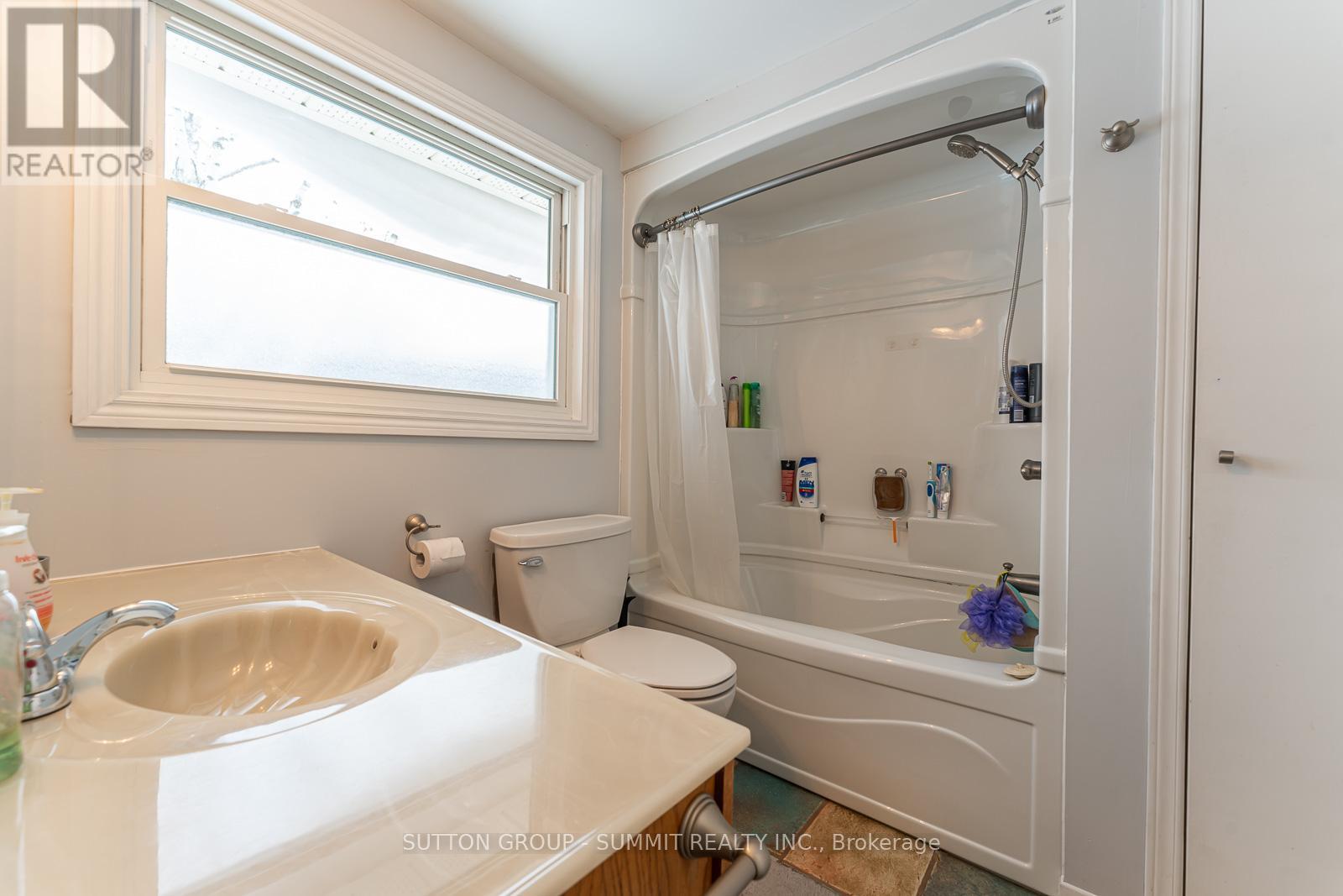 206 6TH AVENUE E - 22