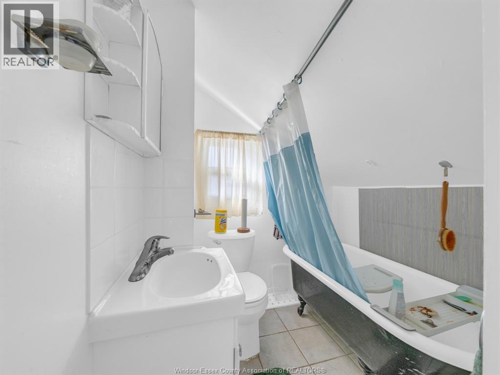 1488 PIERRE AVENUE - 26