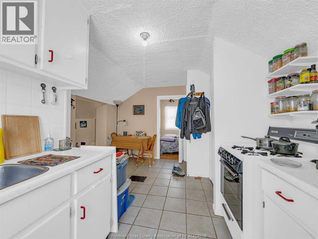1488 PIERRE AVENUE - 28