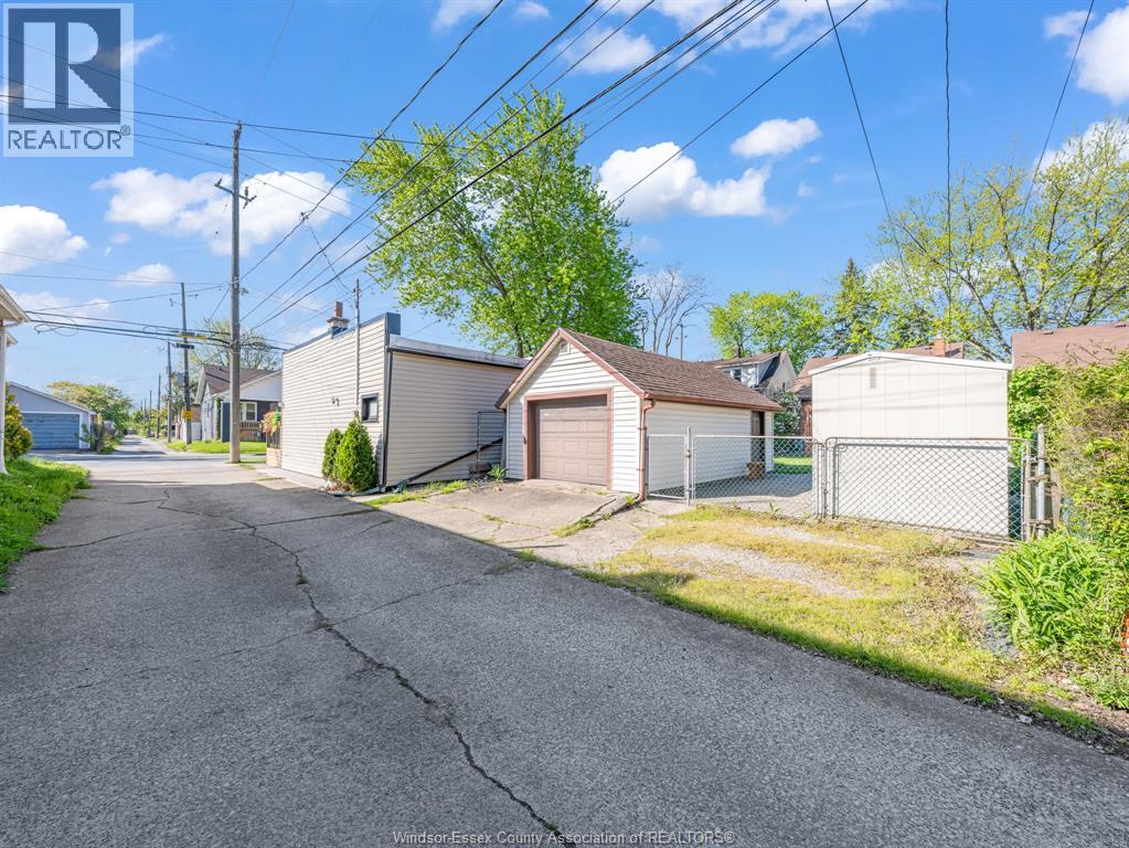 1488 PIERRE AVENUE - 34