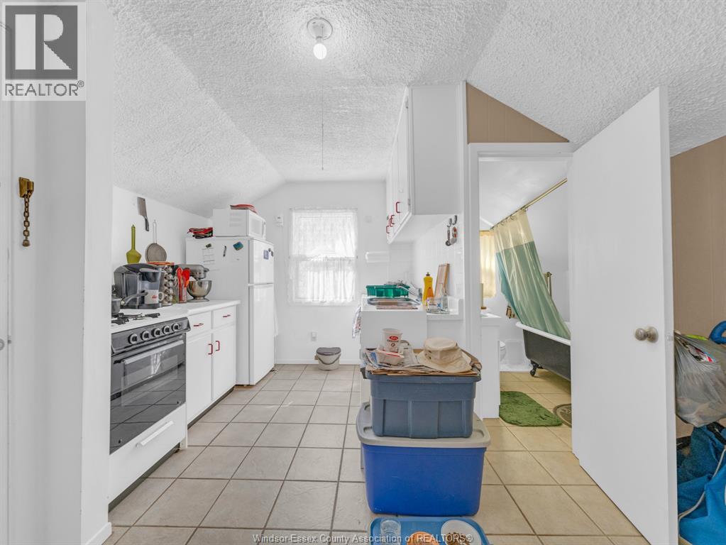 1488 PIERRE AVENUE - 27