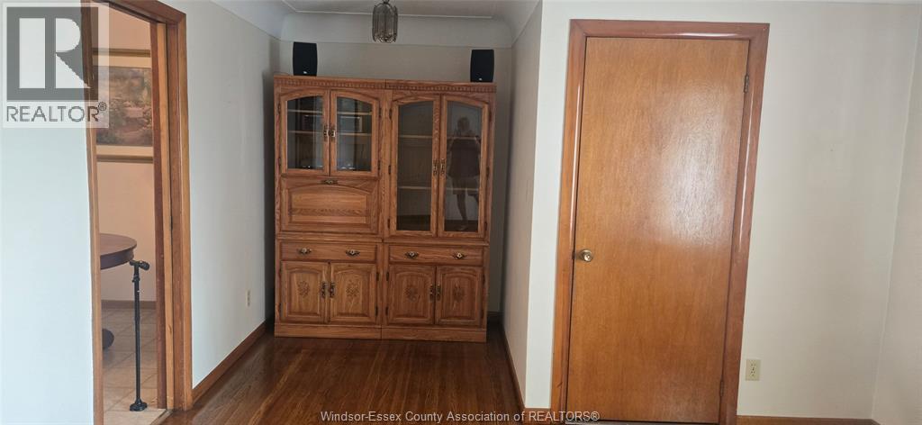 960 SCOFIELD AVENUE - 17
