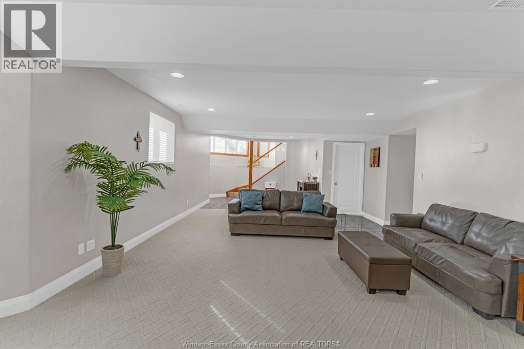 2780 BRIDGEWAY BOULEVARD - 30