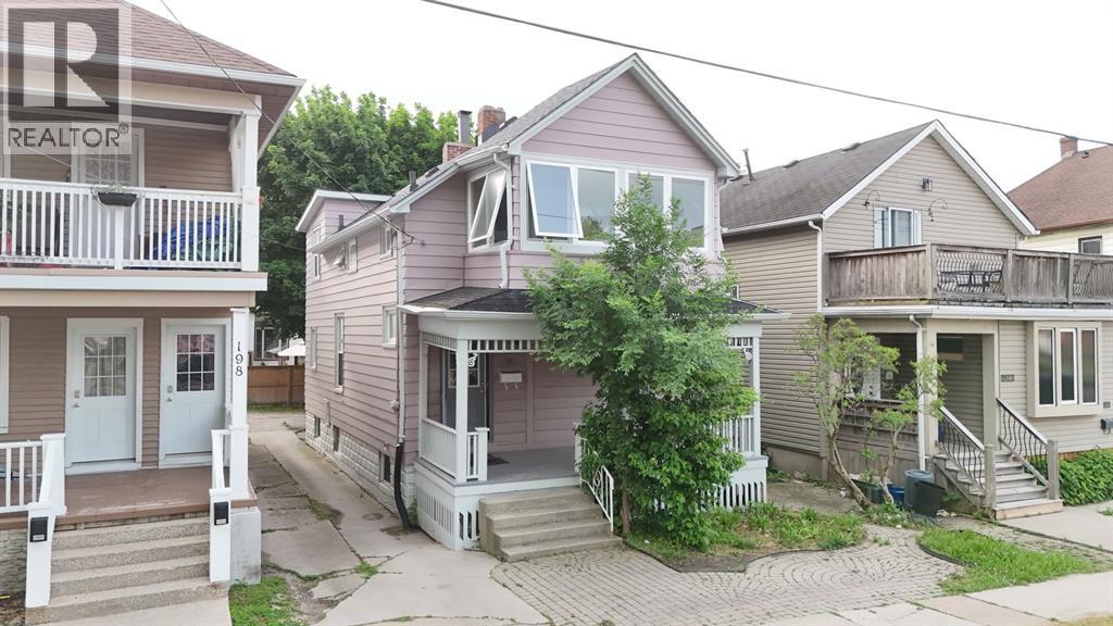 196 BROCK STREET North - 3