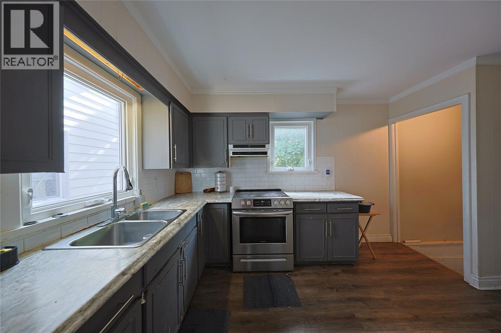 196 BROCK STREET North - 10