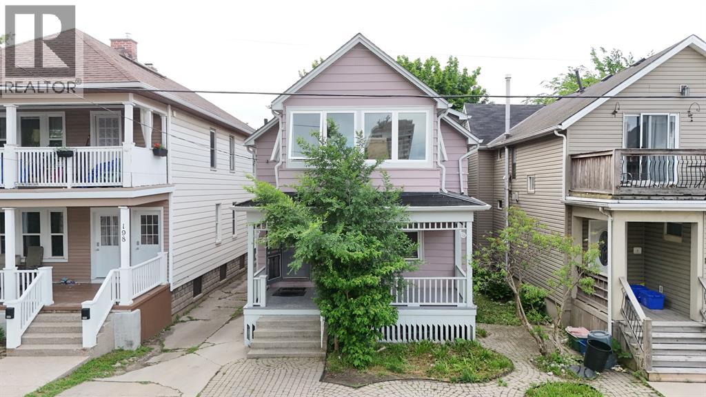 196 BROCK STREET North - 1