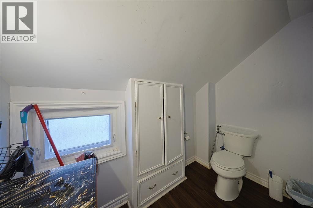 196 BROCK STREET North - 17