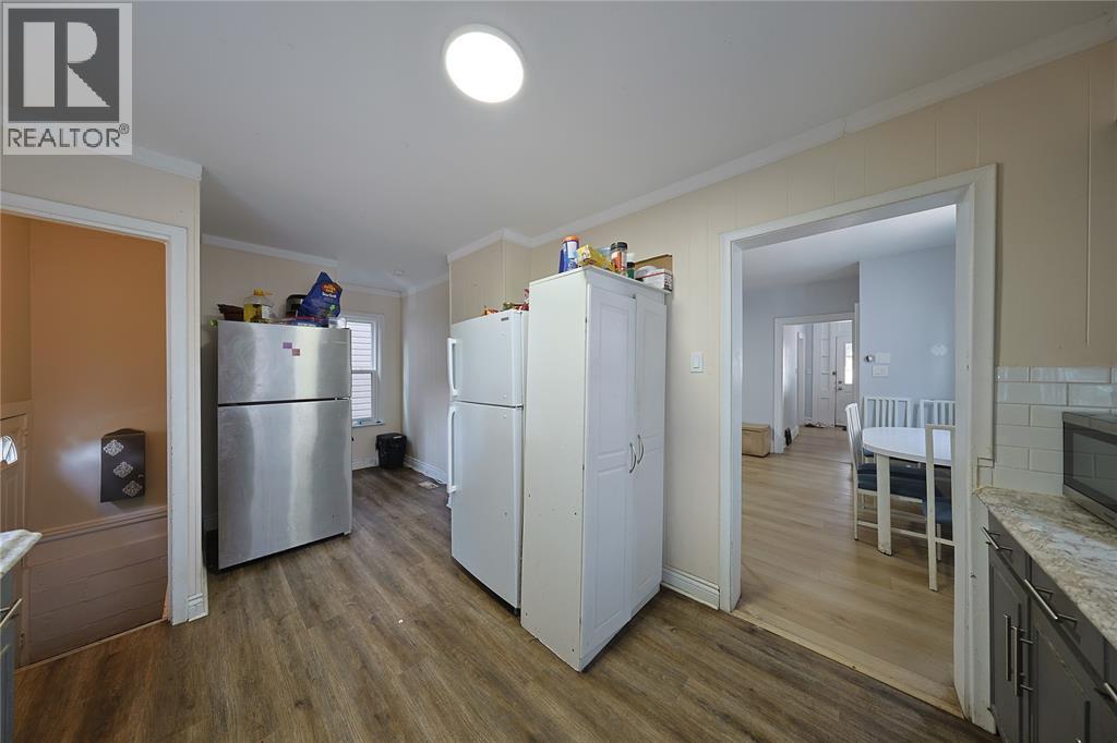 196 BROCK STREET North - 12