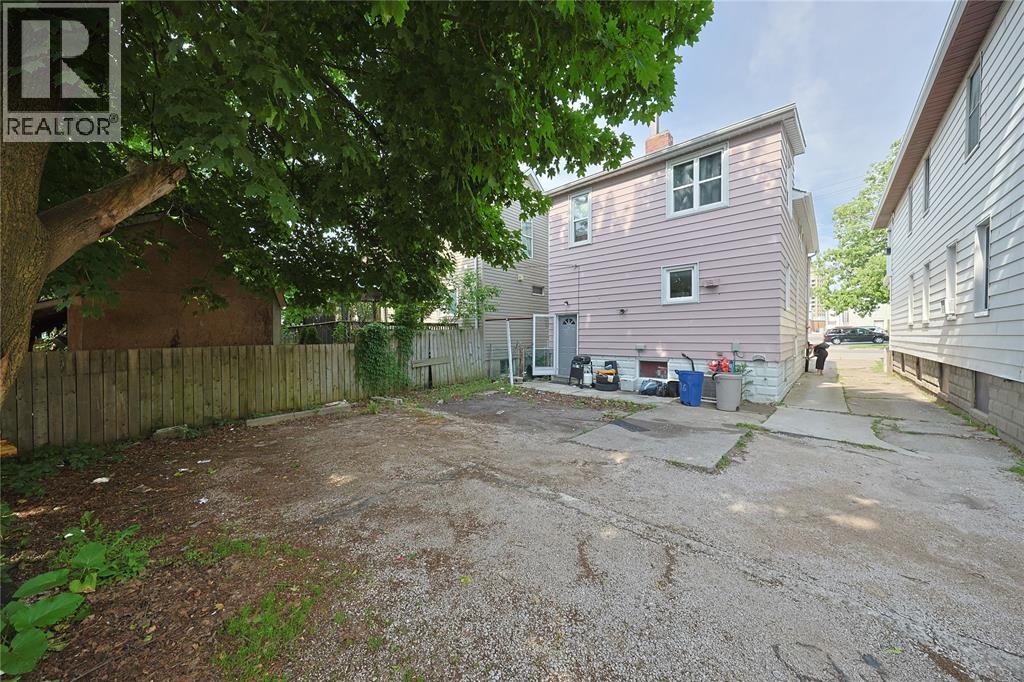 196 BROCK STREET North - 23