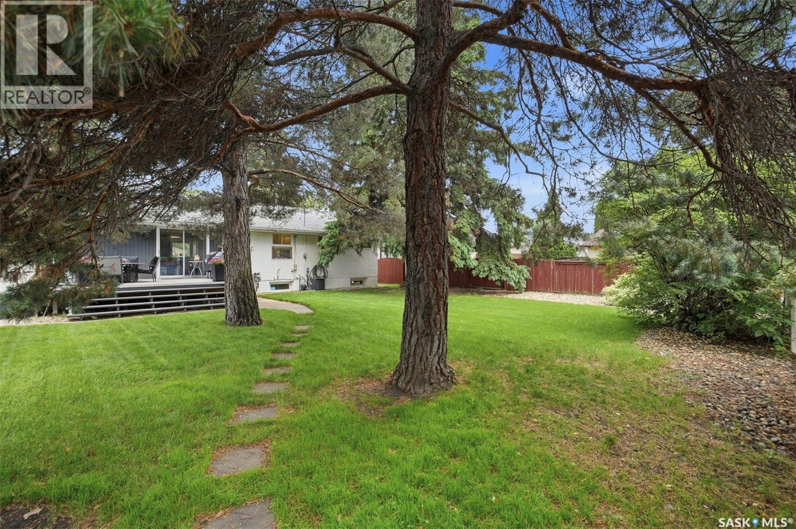 2313 Dufferin AVENUE — photo 34