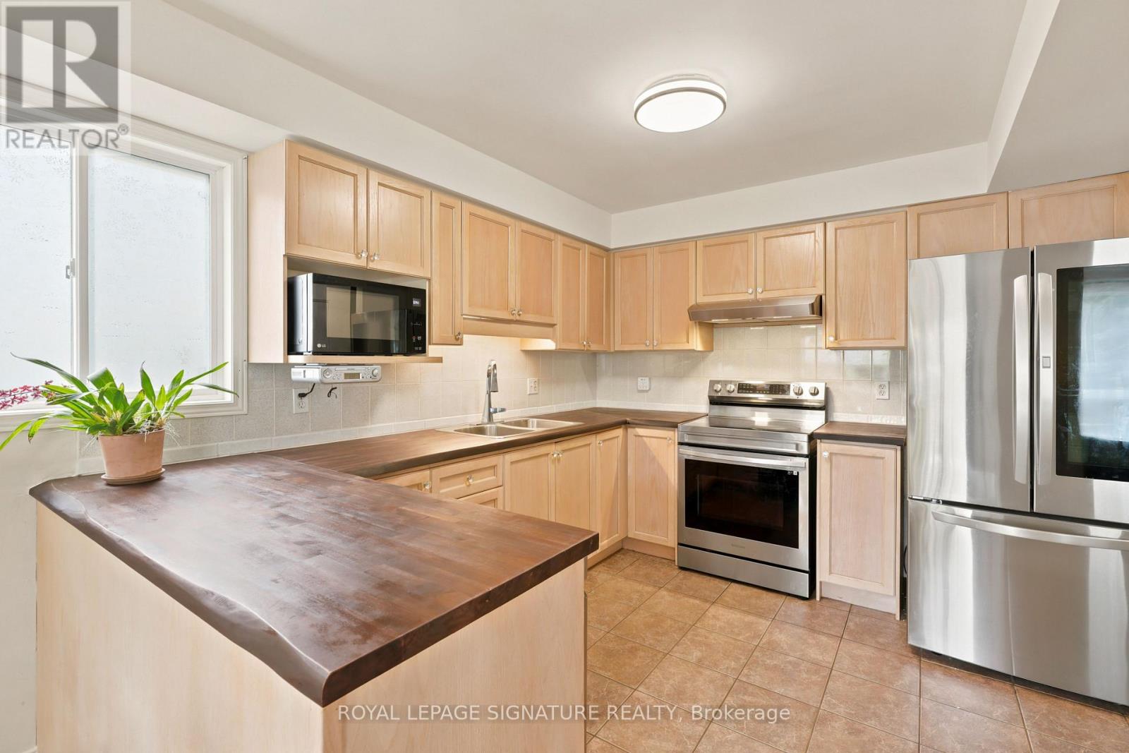 119 ROSSMORE COURT - 12