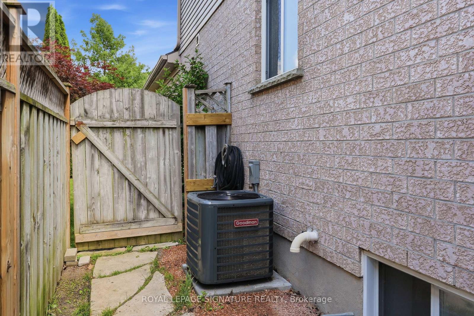 119 ROSSMORE COURT - 45
