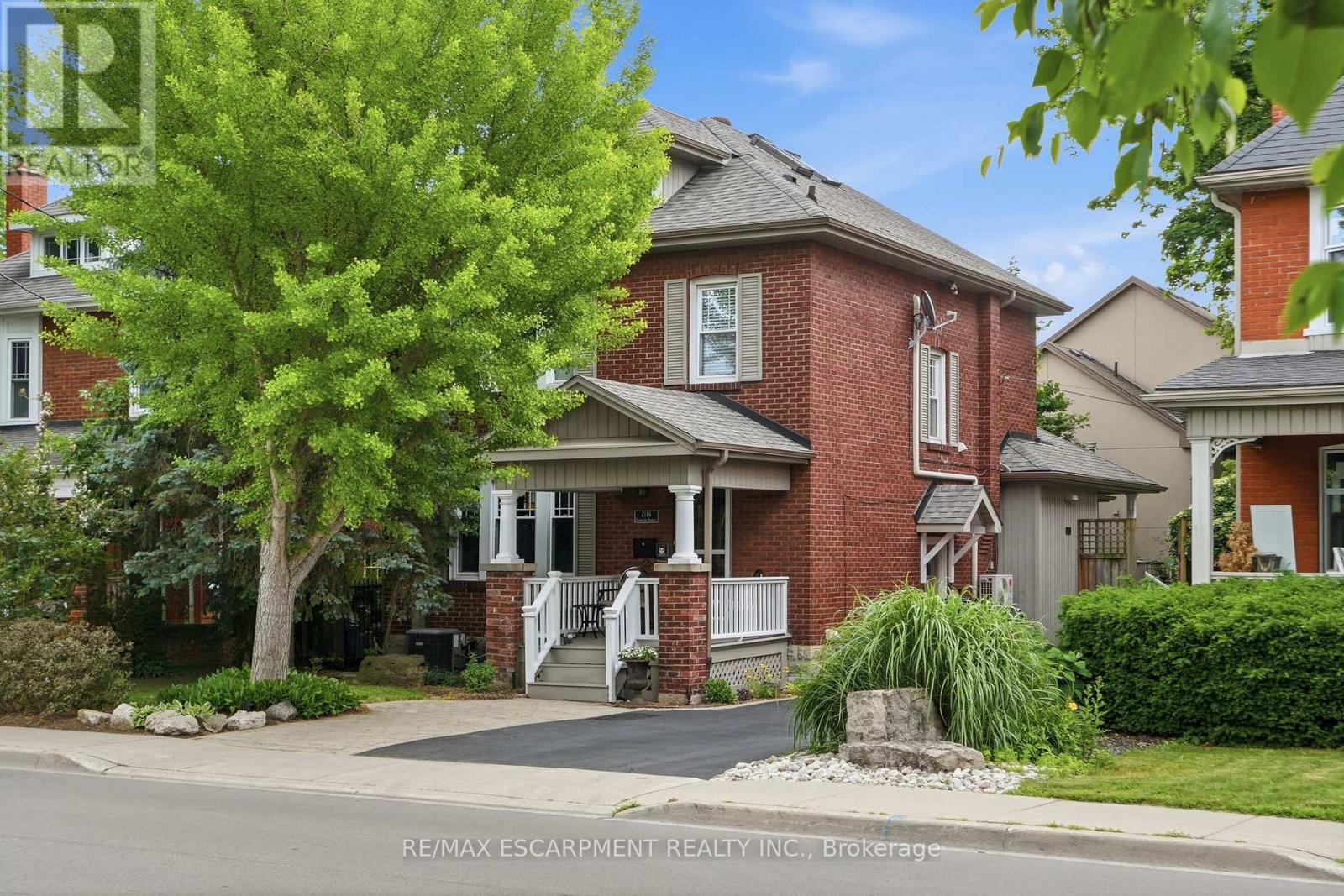 2116 CAROLINE STREET - 1