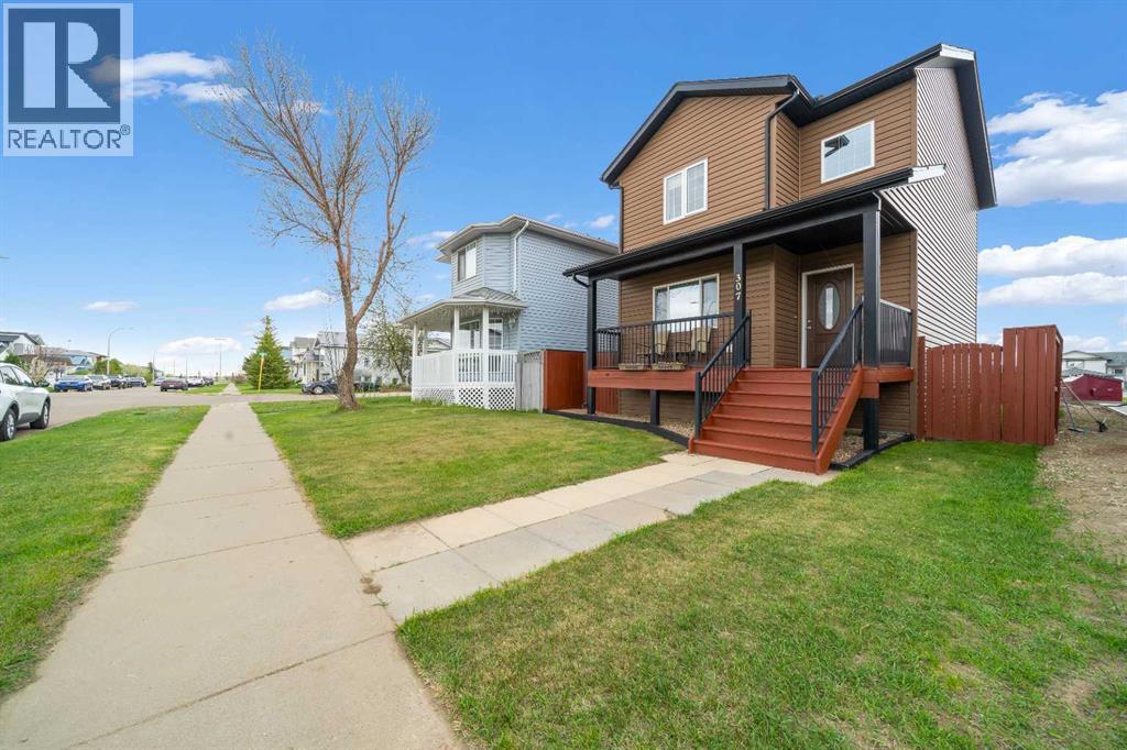 307 16 Street E - 24