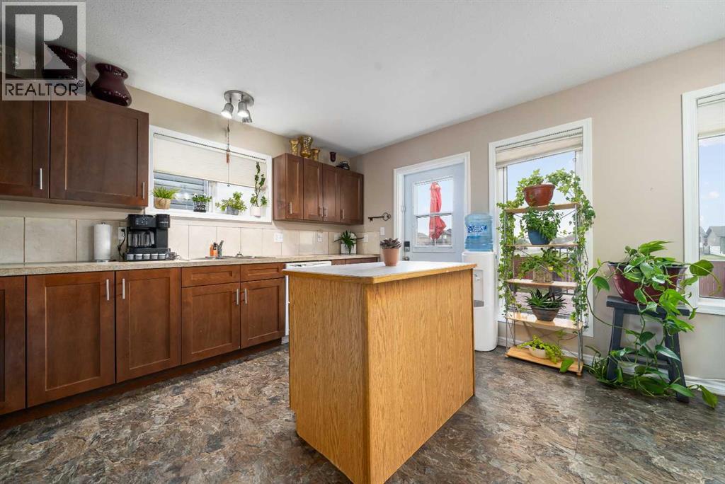 307 16 Street E - 2