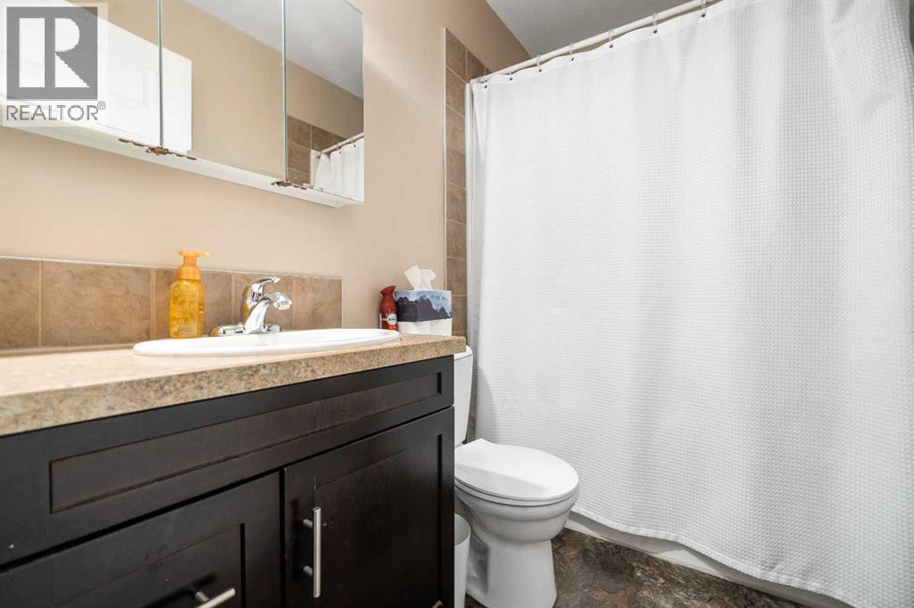 307 16 Street E - 13