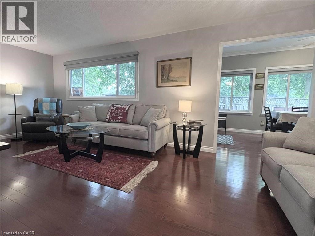 227 SILVERBIRCH Boulevard - 16