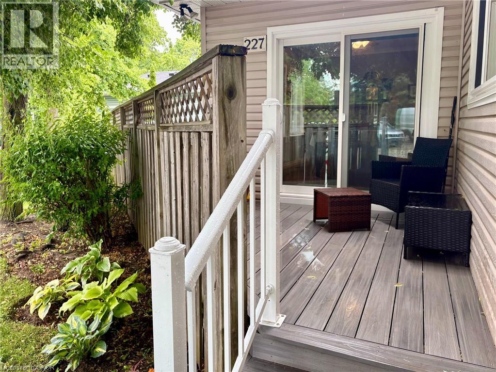 227 SILVERBIRCH Boulevard - 31
