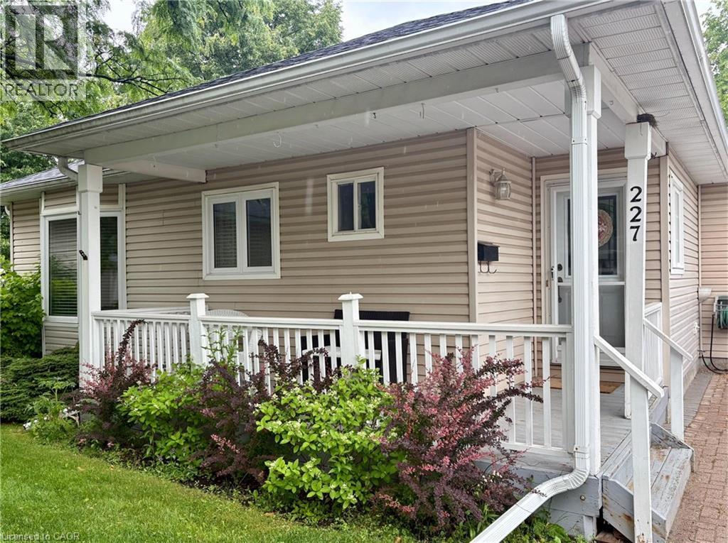 227 SILVERBIRCH Boulevard - 4