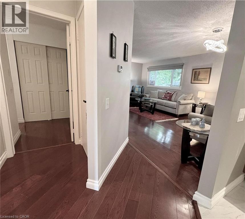 227 SILVERBIRCH Boulevard - 8