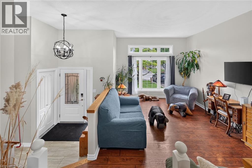 4-bedroom home for sale at 15 FULLER Drive, Caledonia ON · photo 8 of 50
