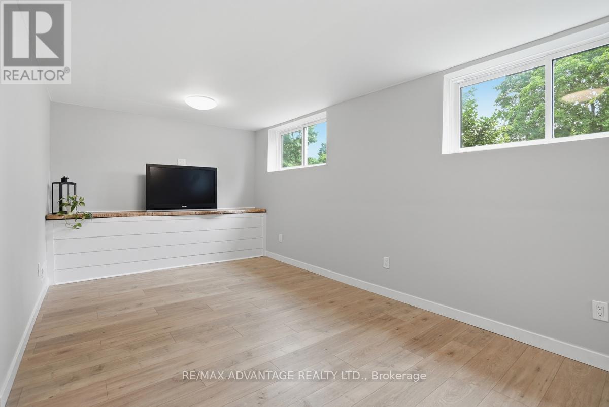 15 NORTH ALMOND PLACE - 32