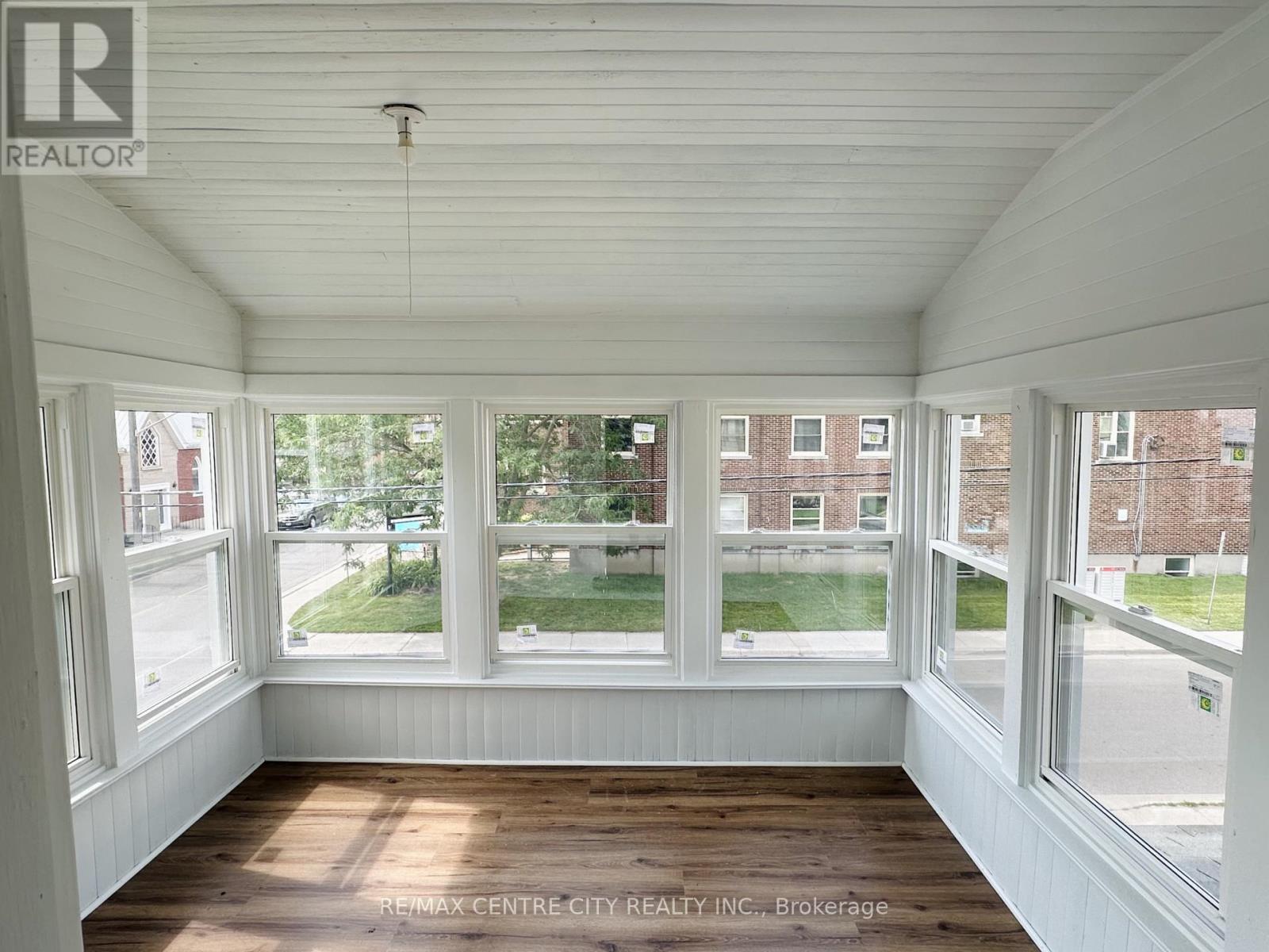 UNIT 3 - 81 CURTIS STREET, St. Thomas — photo 2