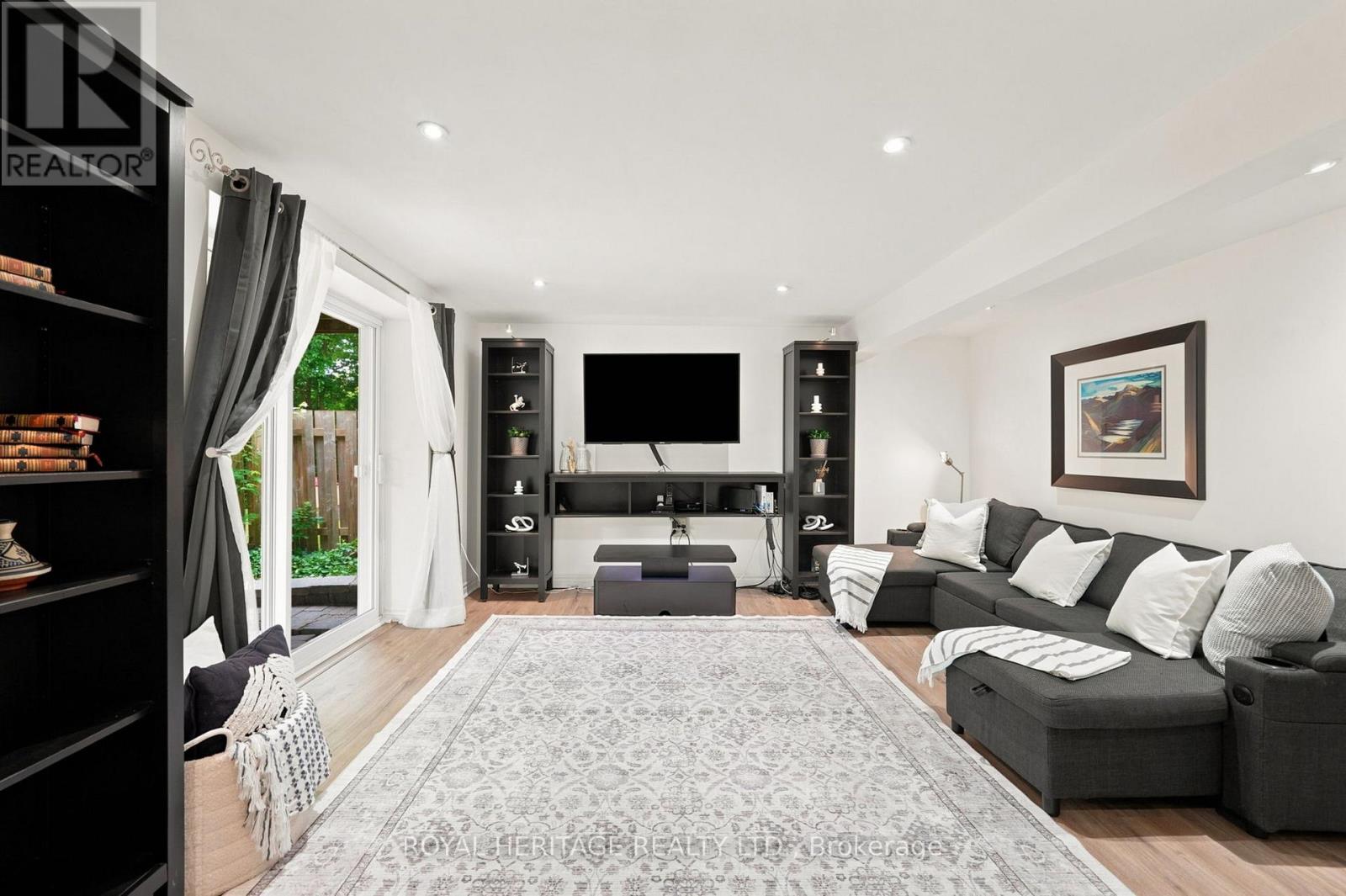 518 CRESTWOOD DRIVE - 22