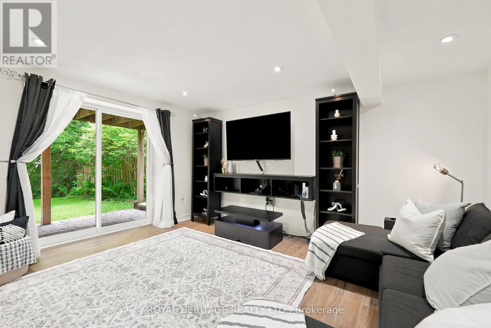 518 CRESTWOOD DRIVE - 23