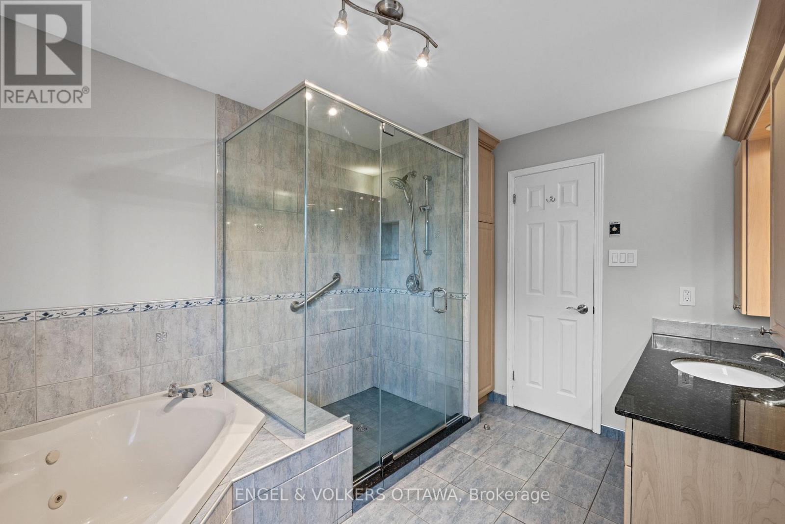 4 Bed, 4 Bath House for Sale in Ottawa – 1448 LEBLANC DRIVE, Ottawa – MLS# X13478388 - Image 19