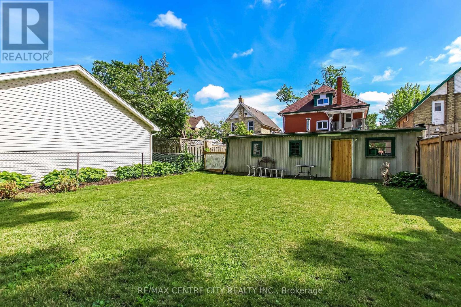 92 FOREST AVENUE - 31