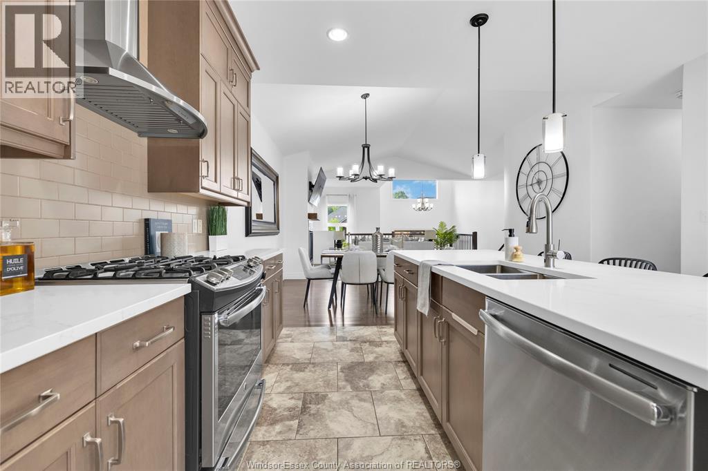 595 DONLON STREET - 15