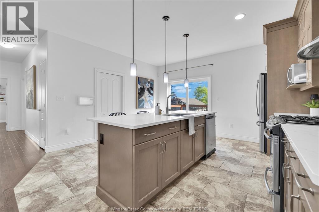 595 DONLON STREET - 16