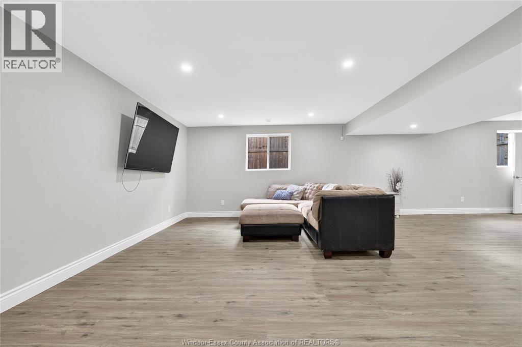 595 DONLON STREET - 28